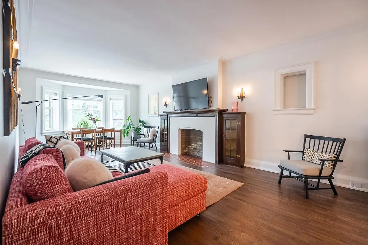 Beautiful And Spacious Luxury Home Toronto Holiday home