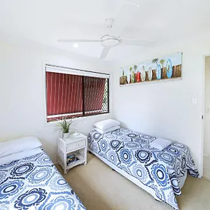 https://22-sorrento-avenue-coolum-beach-linen-supplied-pet.queenslandhotels.net