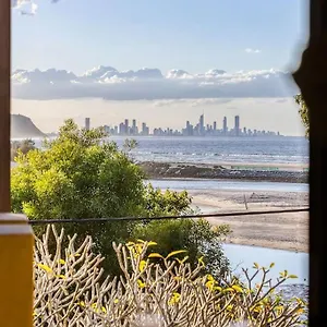 https://currumbin-beachside-holiday-home.queenslandhotels.net