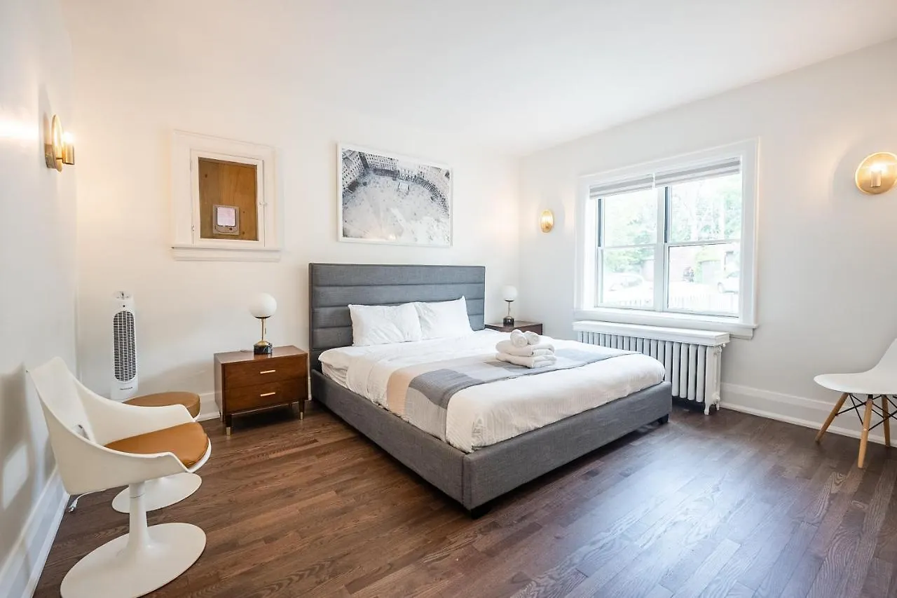 Beautiful And Spacious Luxury Home Toronto Holiday home